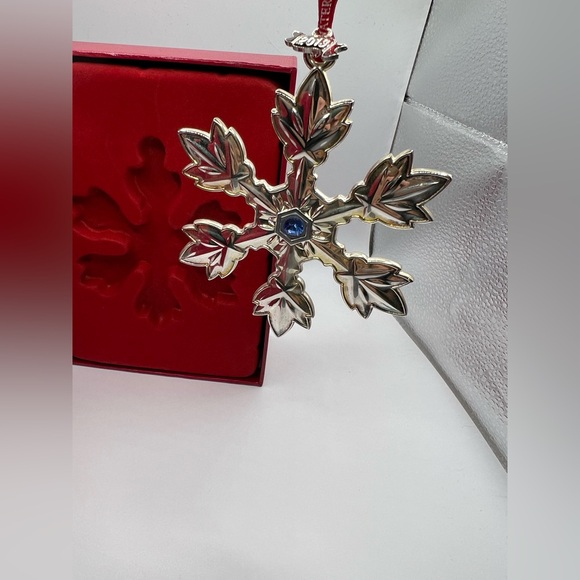 2013 Waterford Silver and Gold Snowflake Annual Ornament - Picture 2 of 4